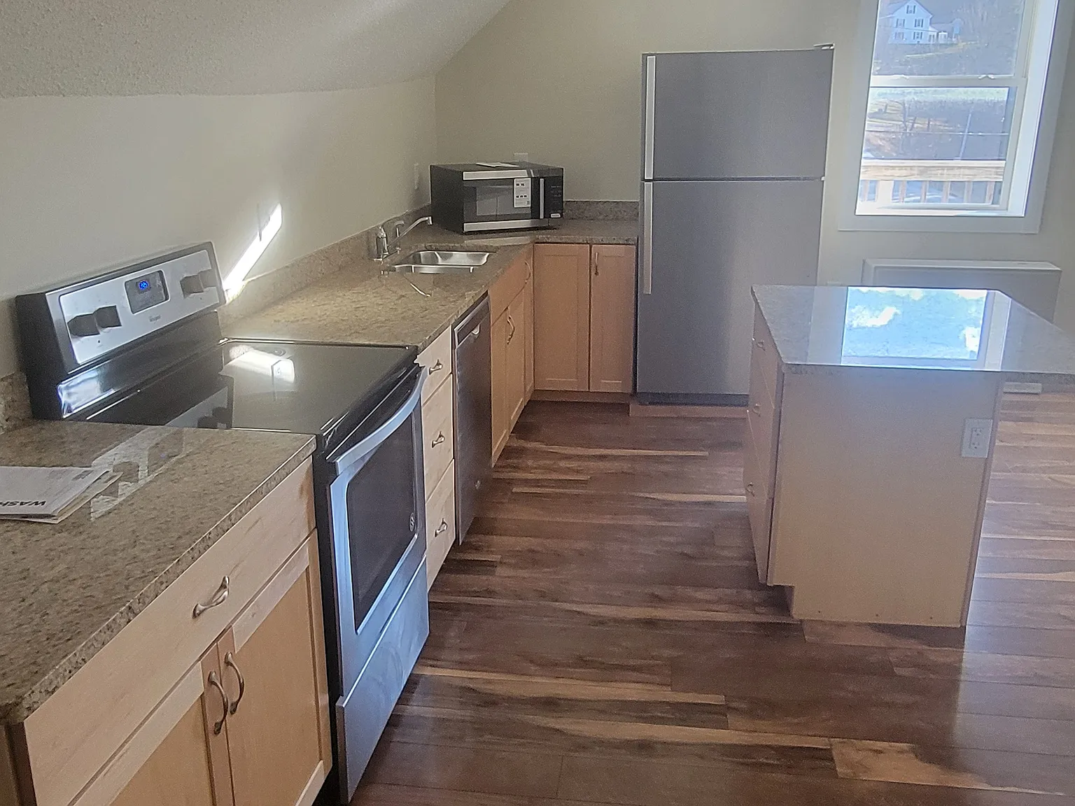 1 bed, 1000 sqft, $1,400 — Photo 1