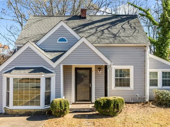 2507 NW Druid Hills Dr, Winston Salem, NC 27105