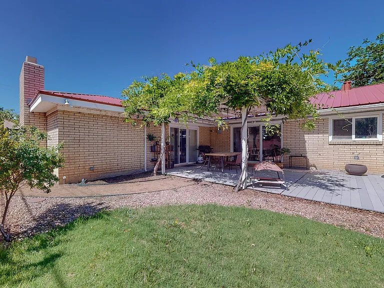 2810 Carolina St NE — Photo 38