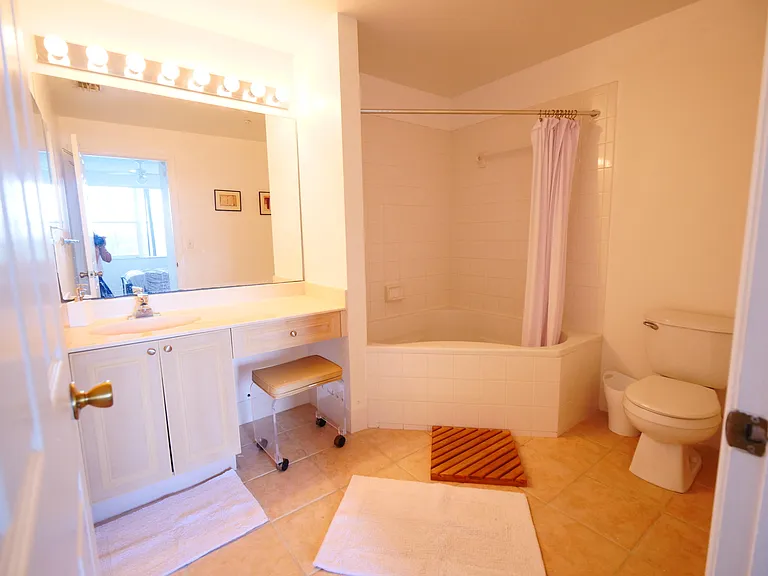 2040 Greenview Shores Blvd #221 — Photo 16