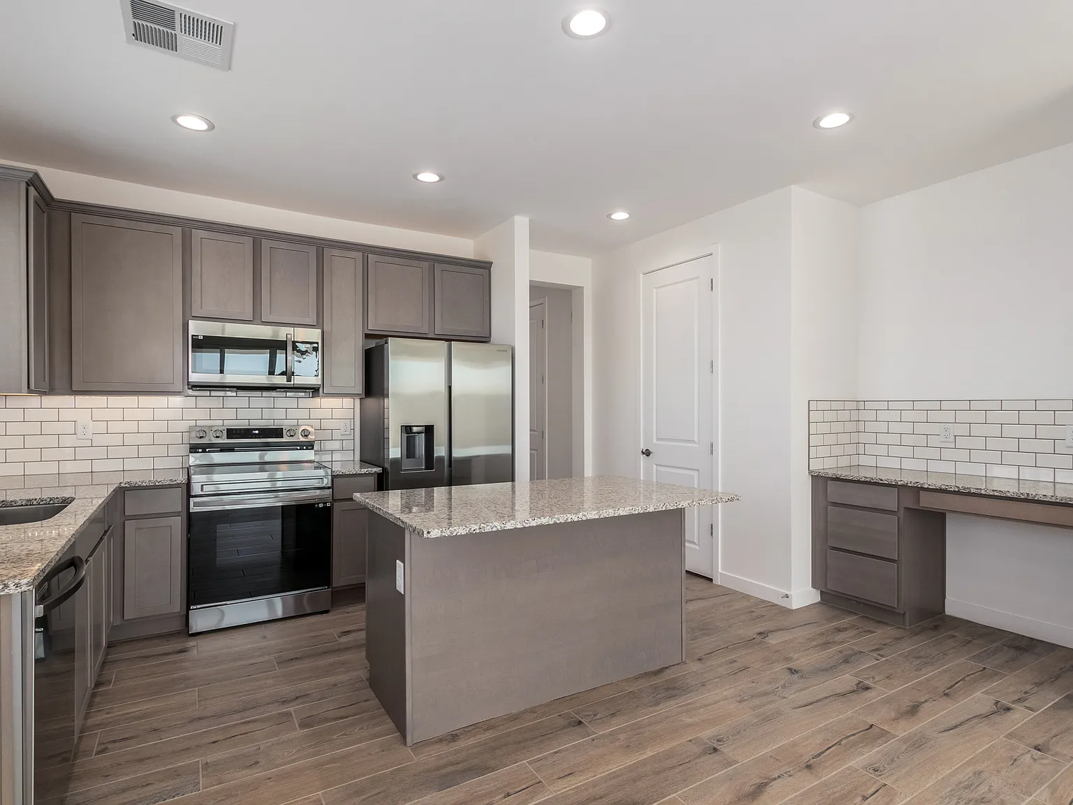 3 bed, 1535 sqft, $1,995 — Photo 3