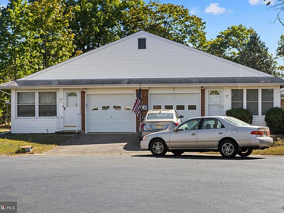 3rd image of 187 Laurel Pl #A