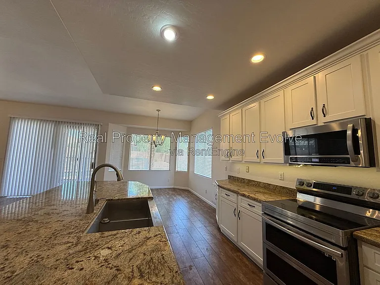 1234 W Remington Dr — Photo 7