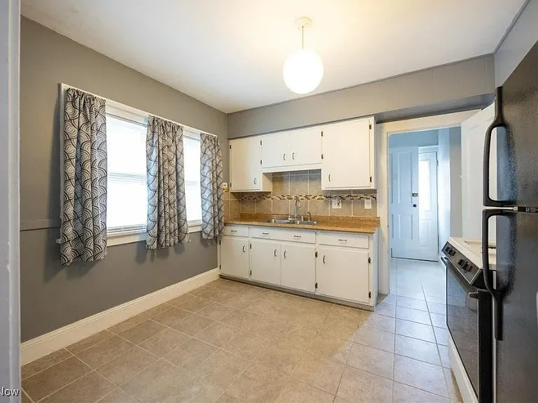 2100 Wascana Ave — Photo 4