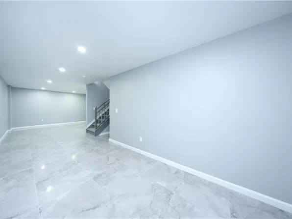 1725 68th St #1F, Brooklyn, NY 11204