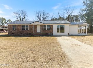 371 Berry Lewis Rd, Bladenboro, NC 28320