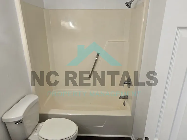 2559 Green Oaks Ct #B — Photo 14