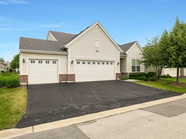 1010 Laguna Ln, Hampshire, IL 60140