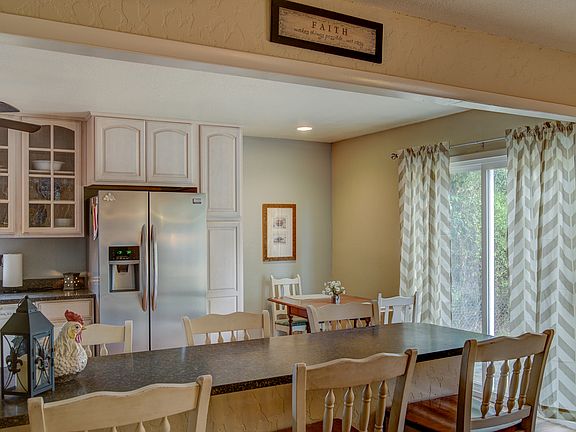 3rd image of 9221 Castlemont Cir