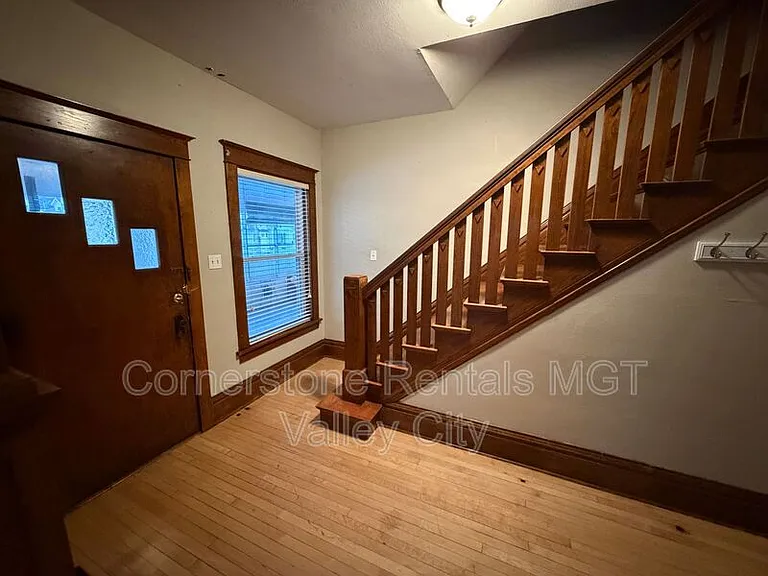 139 6th St NW — Photo 7