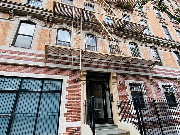 5th image of 178 E 2nd St APT 2A