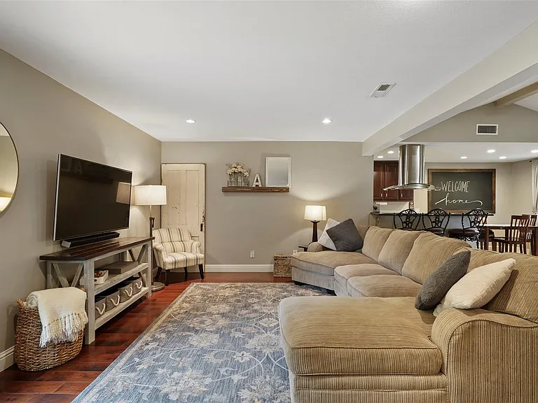 10710 Overbrook Ln — Photo 6