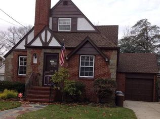 116 Midwood St, Valley Stream, NY 11580
