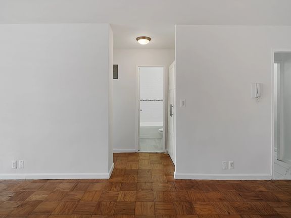 5th image of 7025 Yellowstone Blvd APT 19Z