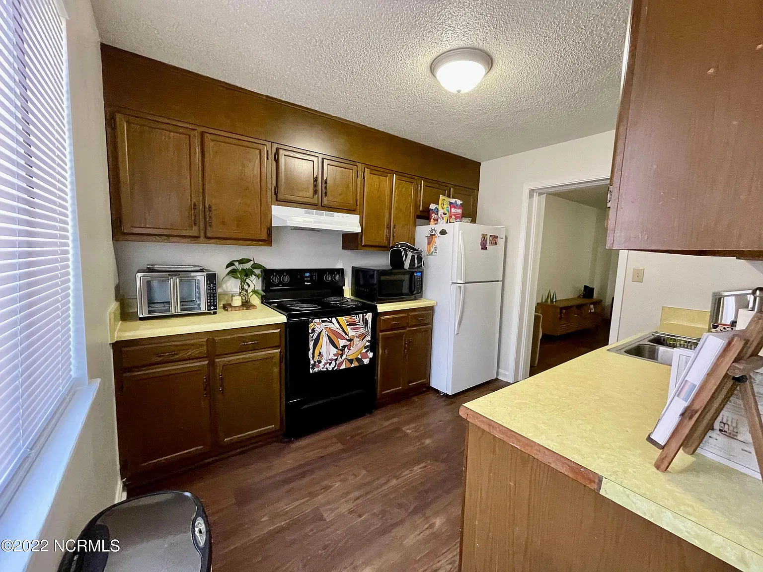 2 bed, 3.0 bath, $2,200 — Photo 3