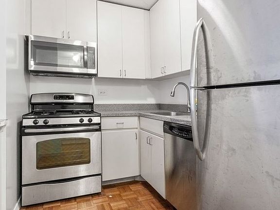5th image of 990 6th Ave APT 22j