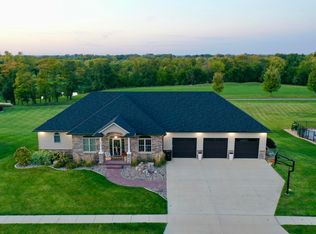 211 Ridgewood Dr, Huxley, IA 50124