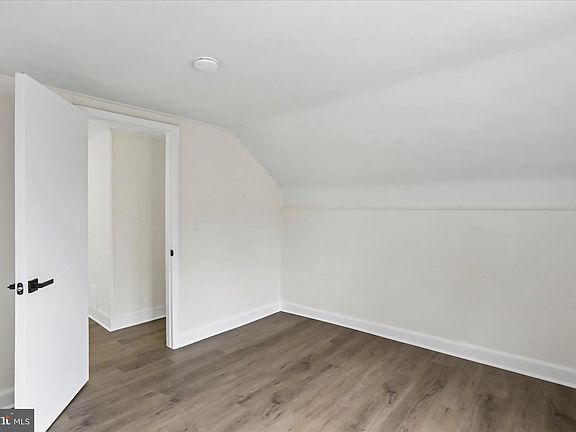 4th image of 466 Lincoln Way E #E