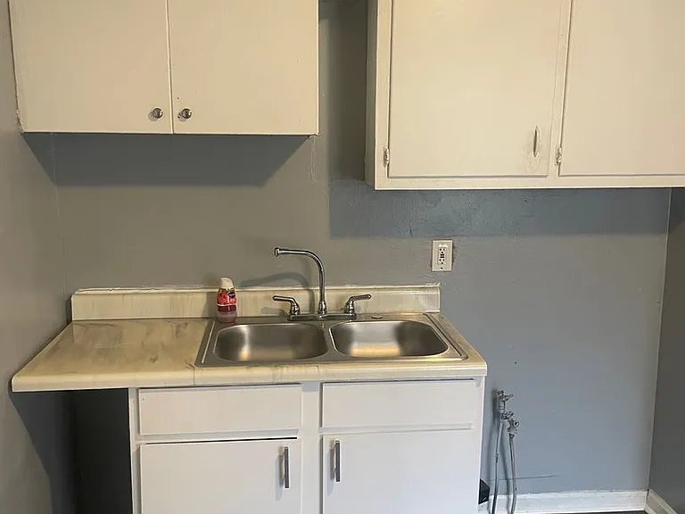 1312 Richmond Ave — Photo 6