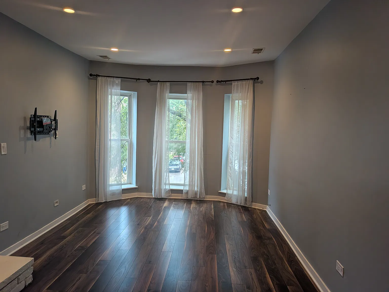 2 bed, 1200 sqft, $3,000 — Photo 3