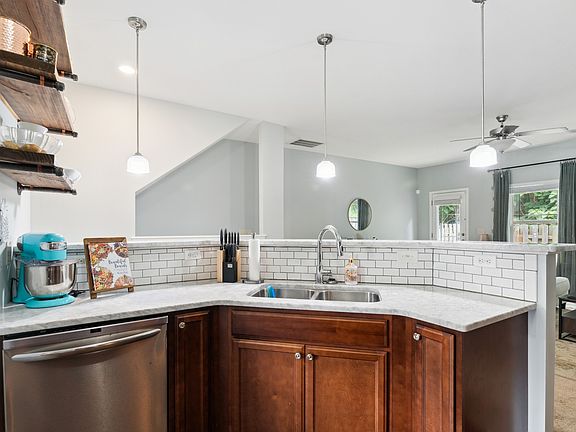 4th image of 1125 Woodbury Falls Ct