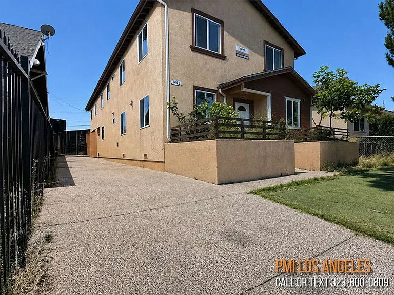 1440 E 42nd St — Photo 15