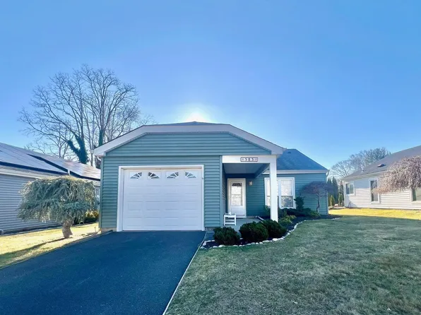 583 Stratford Lane, Ridge, NY 11961