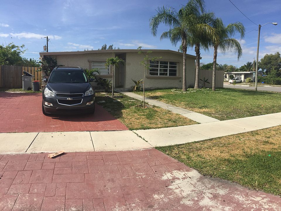 1st image of 1300 NE 41st Dr