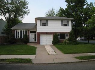 325 Thomas St, Staten Island, NY 10306