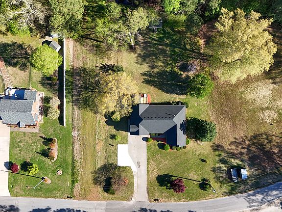 3rd image of 201 Gaston Drive