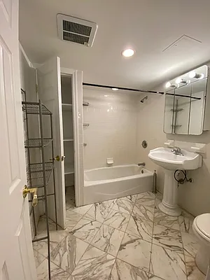Rented by CitySites Real Estate Group | media 4