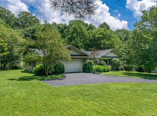 421 Hidden Woods Ln, Hendersonville, NC 28791