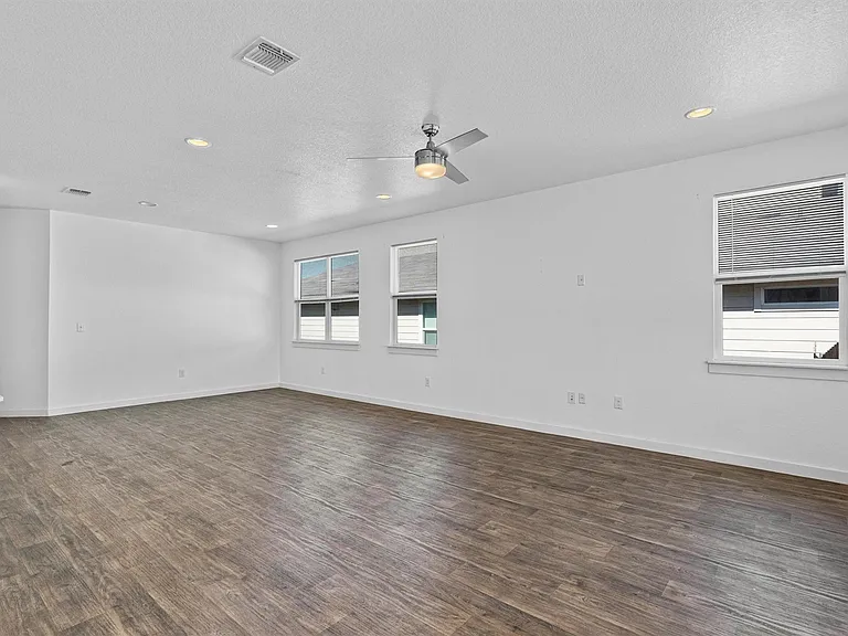 13513 Clerk St — Photo 6