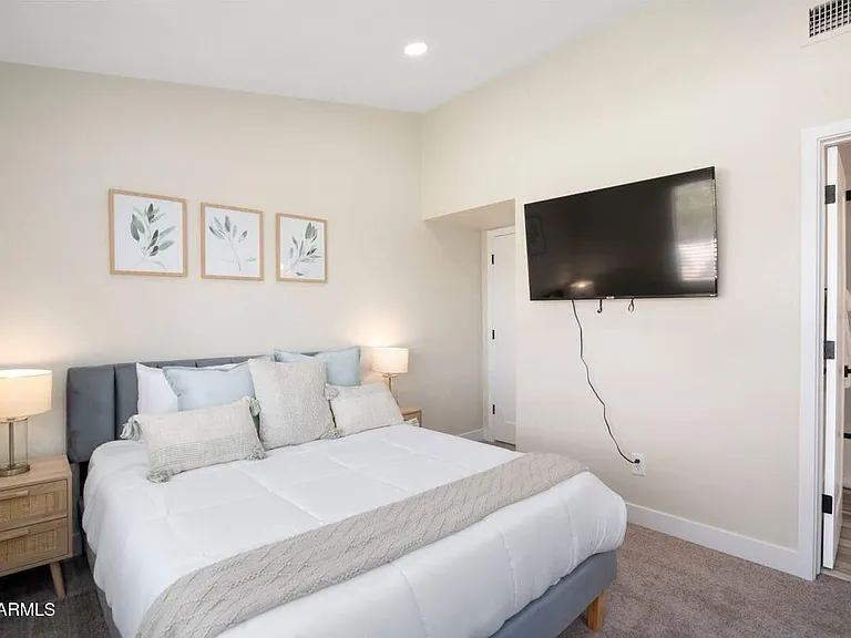 4326 E Whitney Ln — Photo 21
