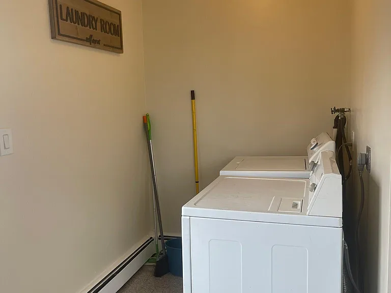 198 Vine St #2 — Photo 8