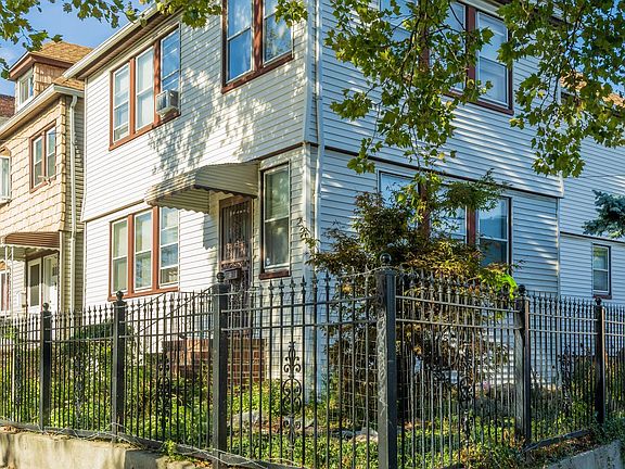 4th image of 3715 92nd St