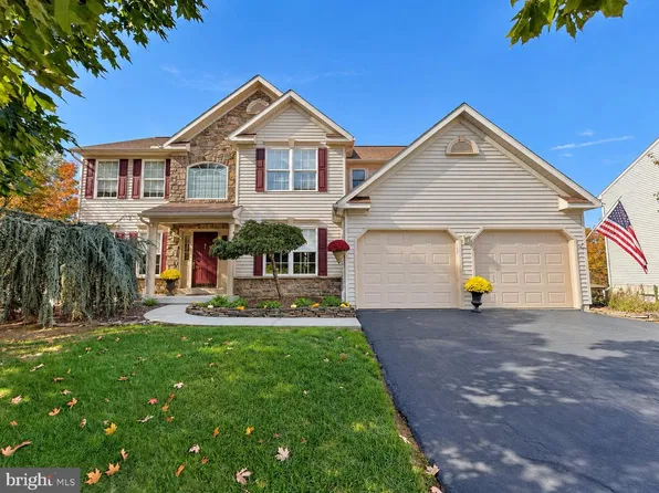 24 Pickwick Pl, Reading, PA 19606