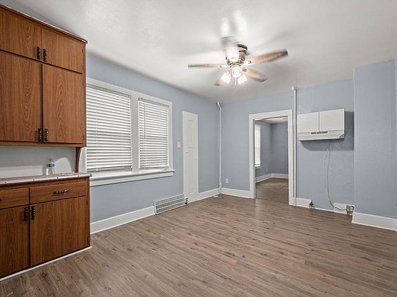 5th image of 3026 W Eggert PLACE