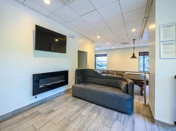 45 River Dr South image 21 of 30