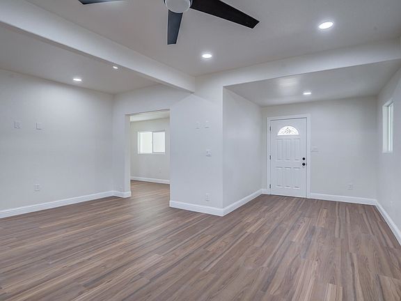 5th image of 23622 Proberta Rd