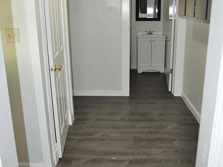 205 E Travis St — Photo 5