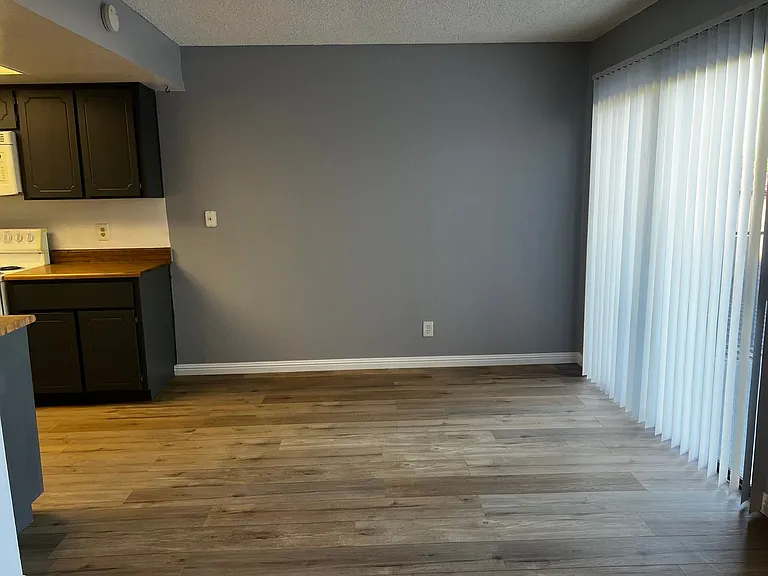 301 Brookside Ln #D-1 — Photo 5