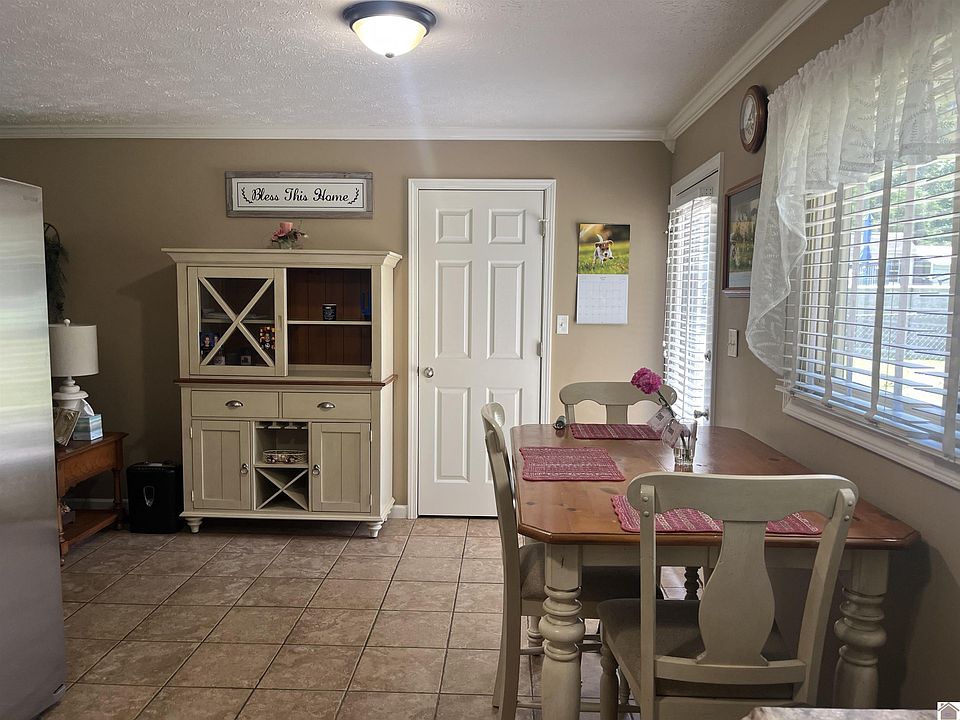 2nd image of 435 Thorndale Rd