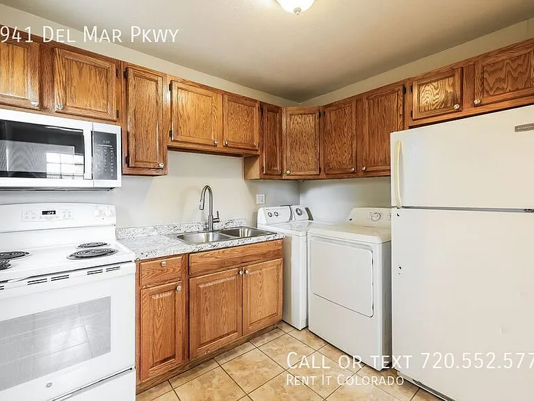 1941 Del Mar Pkwy — Photo 3