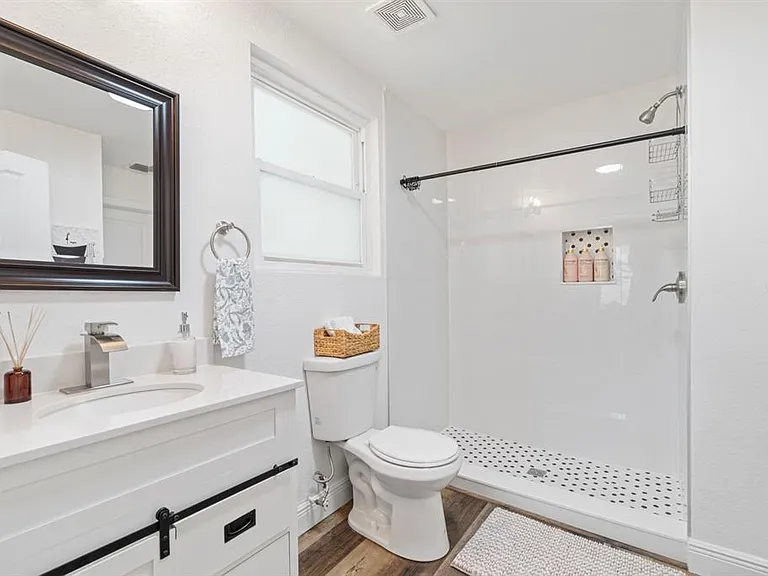 2402 W Cypress St — Photo 12
