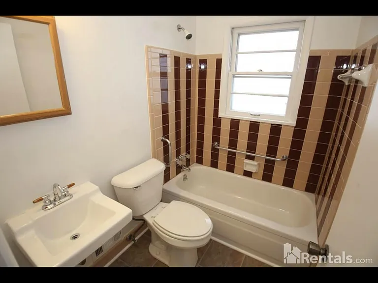 1504 Bluegrass Ave — Photo 4