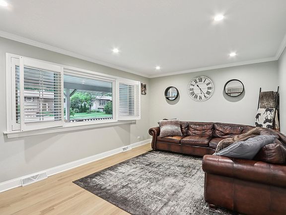 2nd image of 215 N Lytle Dr