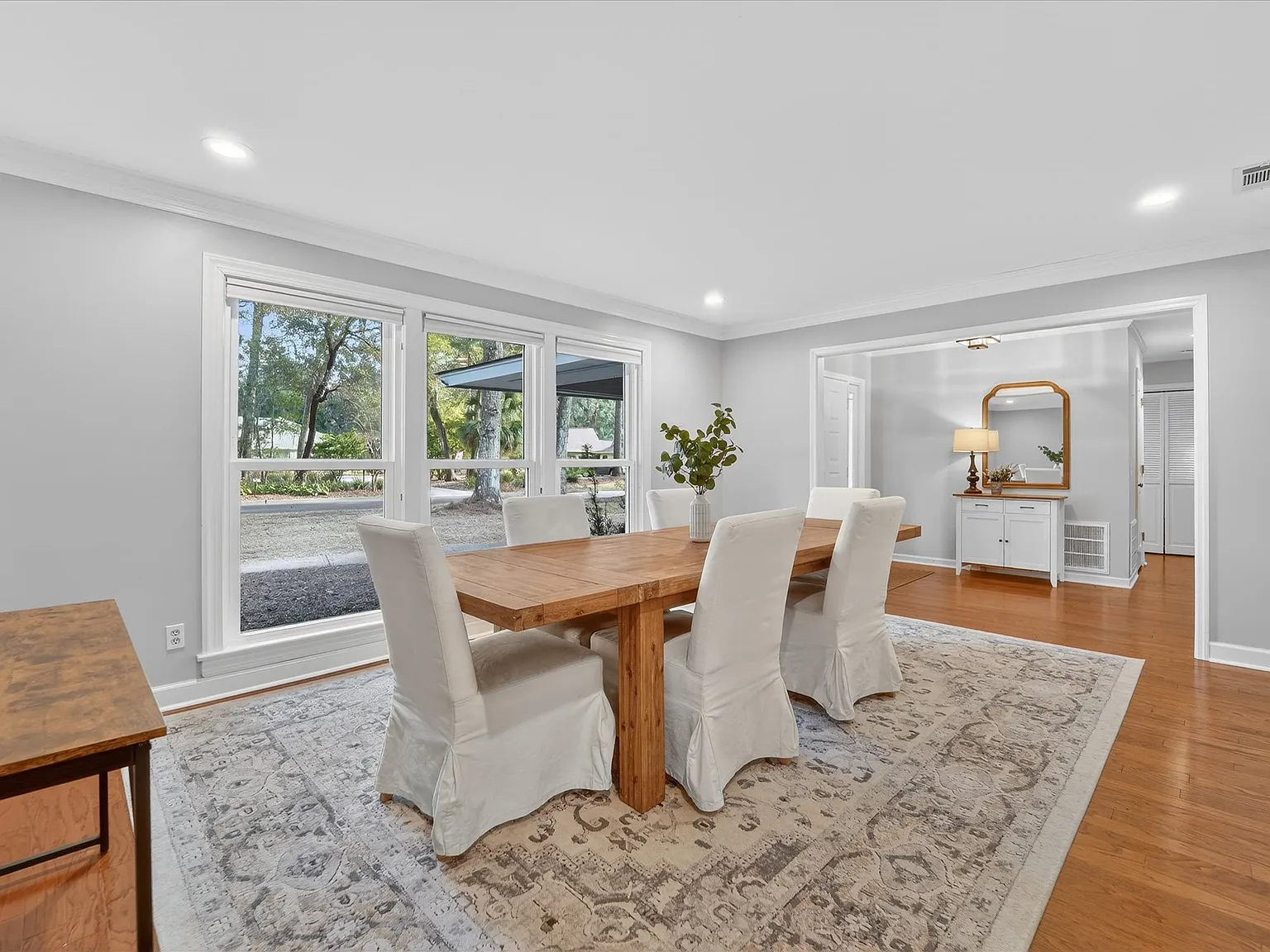 4 bed, 2322 sqft, $4,000 — Photo 4