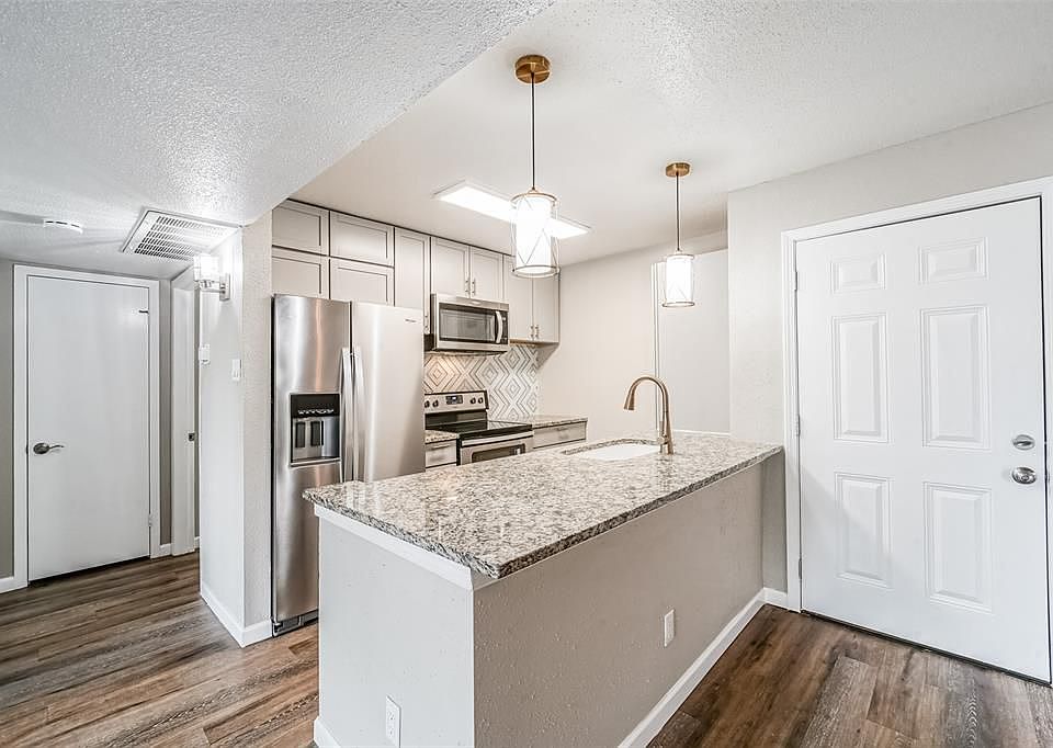 1st image of 2822 S Bartell Dr APT 32