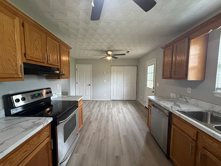 106 Tiffany Ct — Photo 4